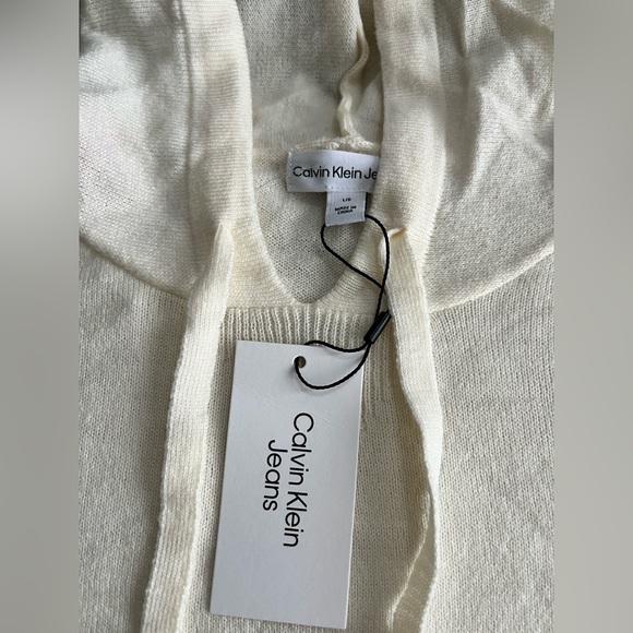 NWT - Calvin Klein Jeans Women’s Hooded Oversized Cropped Sweater - Size L - Picture 4 of 6